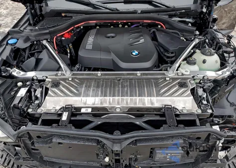 2025 BMW X3 30 xDrive z USA, uszkodzony, nr VIN 5UX53GP09S9109064